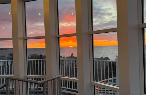 Bay Harbor Condo | Experience luxury at The Pinnacle 510 in Bay Harbor, featuring 2 King beds and stunning lake views.