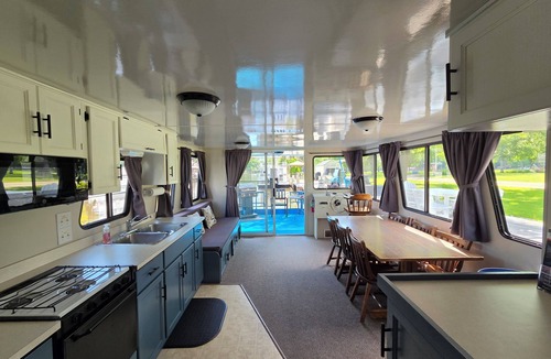 Fremont Boat Rental | Experience marina life on a 50-foot houseboat in Fremont, WI!