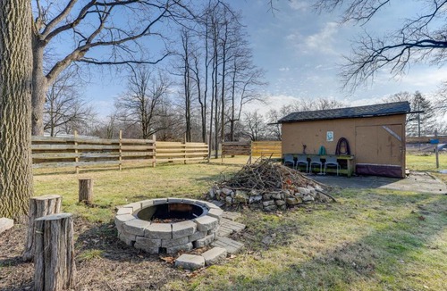 Kalamazoo Apartment | Explore WMU, Dtwn & Breweries! Couple’s Retreat