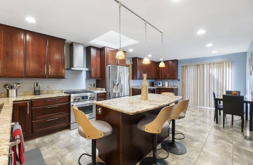 Country Club Hills House | Extended Stay Country Club Hills FHS Rentaln