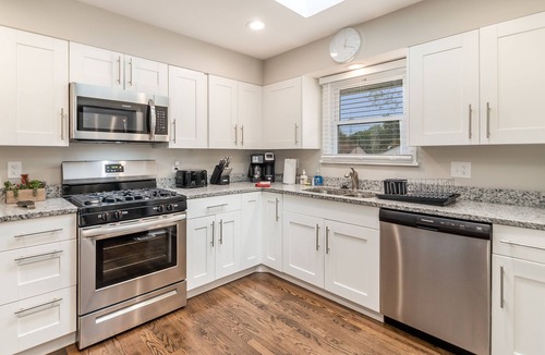 Elgin House | Extended Stay Elgin FHS Rental - Jay St