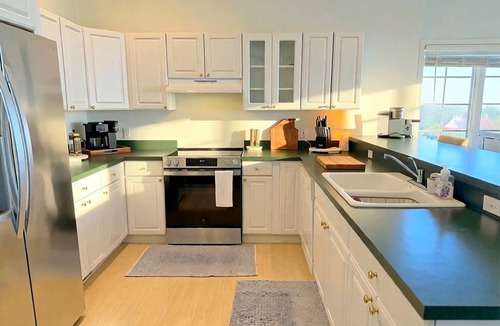 Petoskey Condo | Extra Spacious 2Bed w/Large Terrance + Amenities