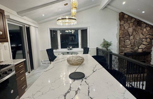 Prospect Heights House | Fabulous 5-bedroom, 6 beds, 3 bath house near Ohare in Prospect Heights