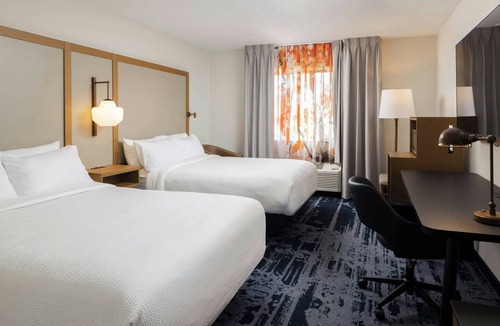 East Beltline Hotel | Fairfield Inn & Suites by Marriott® Grand Rapids Airport