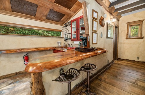 Lake Arrowhead Cabin | Fairytale themed secluded cabin- pets ok, king bed, fast Wi-Fi!