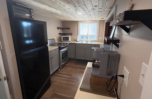 Manistique Cottage | Fall Getaway - 2-Bedroom Cottage in Manistique near Indian Lake