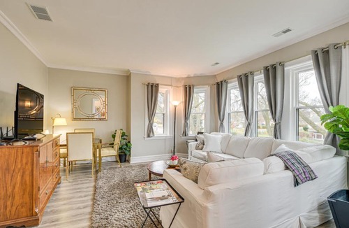 Evanston Apartment | Family Apartment w/Deck + Yard Near Northwestern