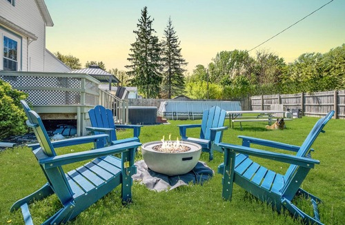 South Haven House | Family Favorite! Heated Pool, Hot Tub, Sleeps 16+