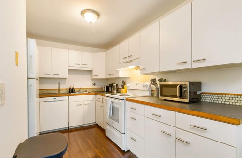 Picnic Point-North Lynnwood House | Family-friendly 2BR Duplex Garage Backyard