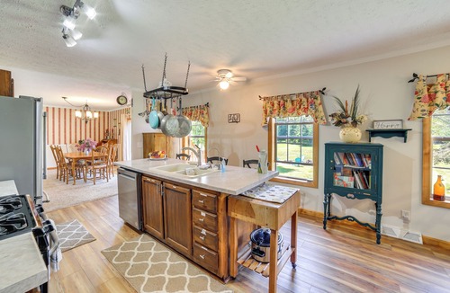 Gladstone House | Family-Friendly Gladstone Home Near Lake Michigan!