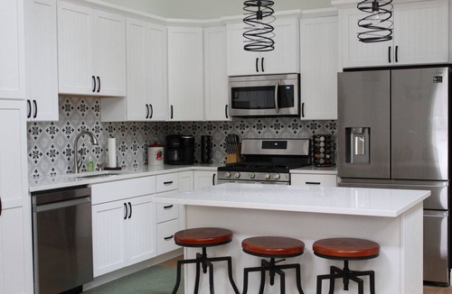 Harbert House | Family friendly home - Just a short walk to the beach!