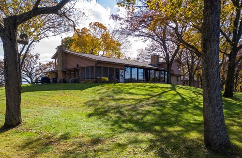 Mukwonago House | Family Retreat, private, large, great for multi-family, company retreat, wedding