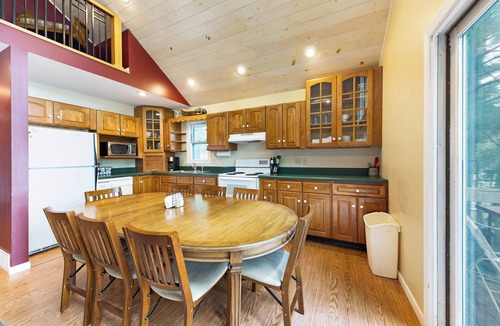 Lake Arrowhead Cottage | Family sized cottage near Gaylord on a private lake!