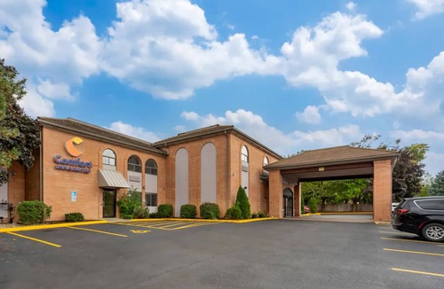 Mundelein Hotel | Family Stay w/Free Hot Breakfast | Near Des Plaines River Trail - 4.0 miles