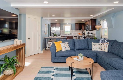 Butte Des Morts House | Family Waterfront Vacation 4BR, 3BA, Sleeps 12!