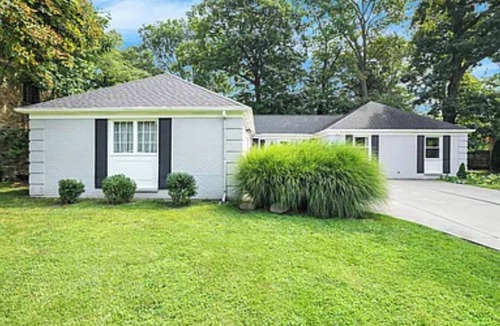 Reeds Lake House | Fantastic 3-bedroom house with AC in Grand Rapids