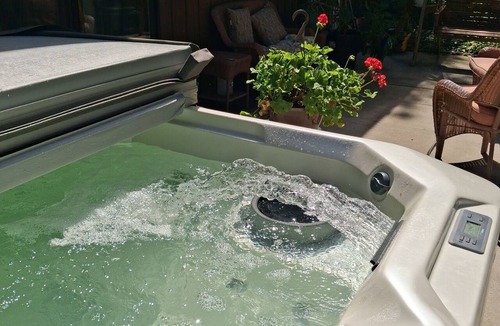 Portage Apartment | Fantastic 3-bedroom private apartment with hot tub and sauna