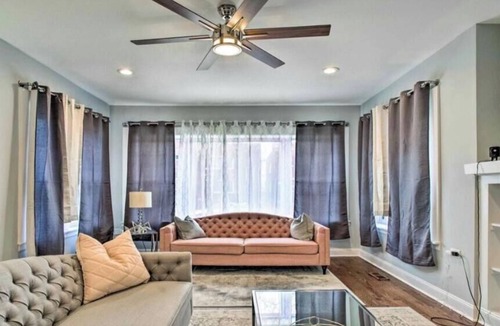 Chatham Apartment | Fantastic 4-bedroom apartment with AC in charming Chicago