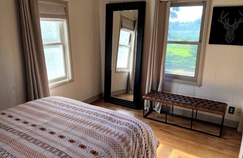 Baroda House | Farm Escape-Pool, Fire Pit, Hot Tub, Starlink, Dog Friendly 1.5 hrs from Chicago