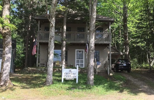 Vanderbilt Cottage | Felker's Cottage: Lakefront Escape with Kayaks, Boats, and Family Fun on Huffman Lake!