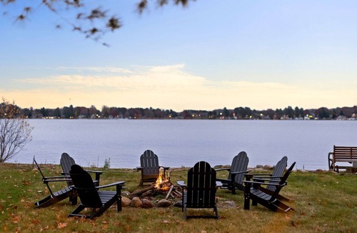 Gaylord Cabin | ~Fireworks On The 3rd~Sunrise Vista~Lakefront~Dock~Kayaks~Hot Tub~Games~NEW AC~