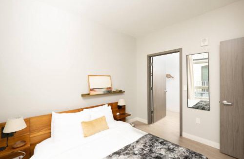 Fifth Ward Apartment | Flexhome Walkers Point 1BR Apt Q2