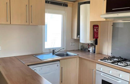 Brehemont House | Flower Camping Loire et Châteaux * - Mobile Home Premium 41m2 (3 bedrooms-6 people) + 2 bathrooms + air conditioning + covered terrace + LVS 6 people