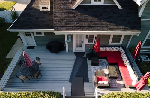 South Haven House | For Pete's Sake - private pickleball court & 2 blocks to beach!