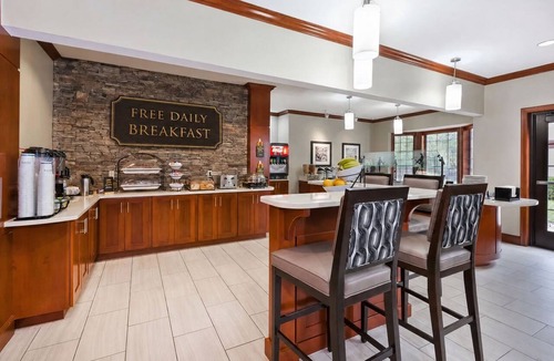Kalamazoo Condo | Free Breakfast. Pool Access. Minutes from Western Michigan University!