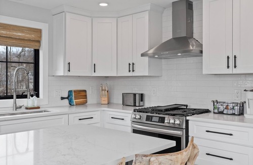 Fontana Apartment | Fully remodeled Lake Retreat-Walking distance to Lake Geneva includes boat slip!