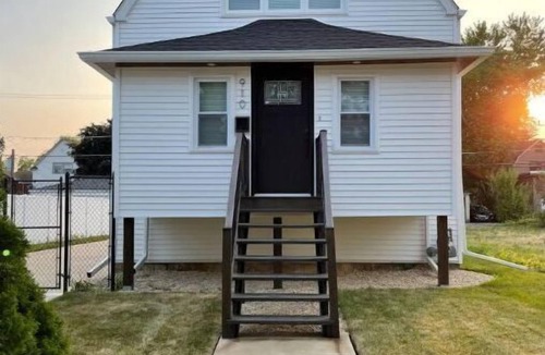 Maywood House | Fully Remodeled Large Home Ready for You & YourFamily to Enjoy