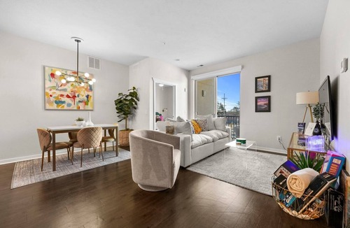 Traverse City Condo | Fully Stocked Trendy Condo Close To Downtown And The Beach