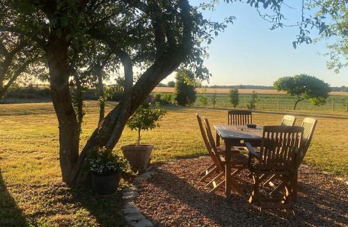 Le Vieil-Bauge House | Gîte confortable à la campagne, 2 chambres, vue dégagée - FR-1-622-118