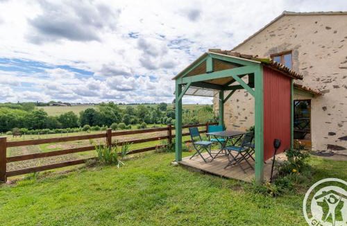 Montilliers House | Gîte rustique avec 2 chambres, nature, animaux admis, wifi et parking - FR-1-622-78