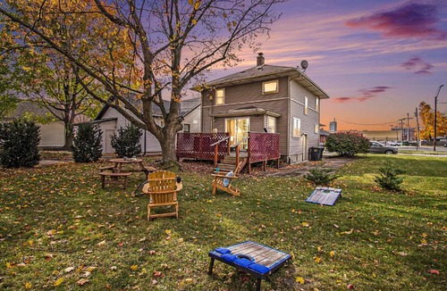 Northeast South Bend House | GAME DAY Haven- Sleeps 10, Near Notre Dame & DT!
