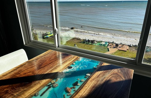 Algoma House | Game day Retreat- Luxury Algoma Lakehouse, 310ft of private shore, Fire pit!