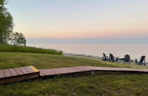 Algoma House | Game day Retreat- Luxury Algoma Lakehouse, 310ft of private shore, Fire pit!