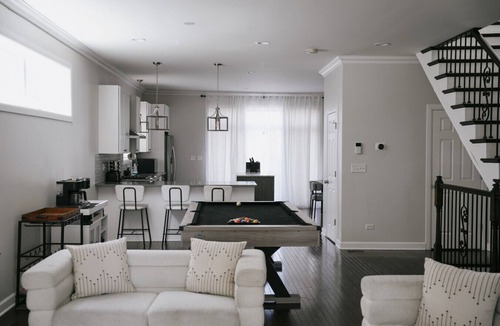 Cragin Apartment | Game Room Fire-pit Playground Gym Billiard