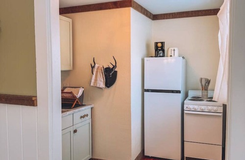 Niles Apartment | Gangsters Paradise @ Renegade Hideaways