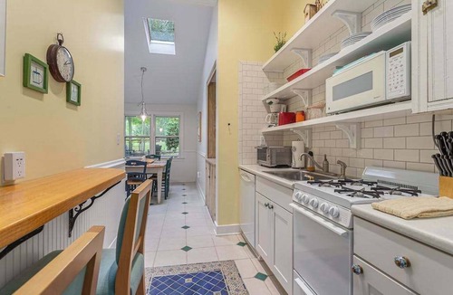 Lakeside House | Garden-style cottage with easy beach access, screened porch & small yard