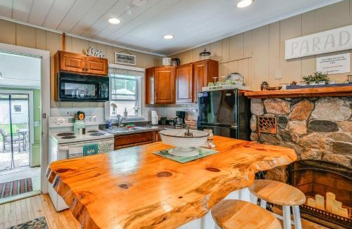 Lupton House | George Lake Escape! Charming 1950s Cabin