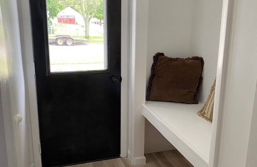 Gladstone House | Gladstone Beach Home Near Harbor & Main Street with Gated Yard, Pet Friendly