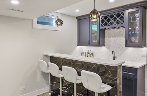 Wheaton House | Glamorous Stay in this 3 BR + 3BA House w/Bar and Home Sauna!