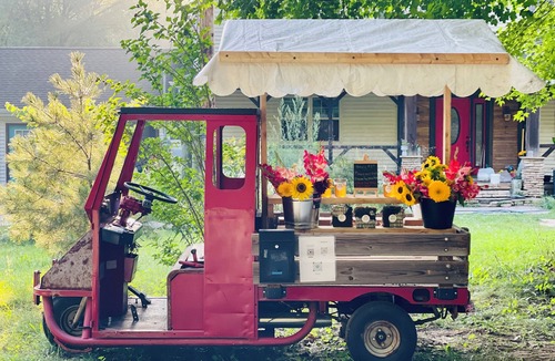 Niles Apartment | Glamping Getaway with kitchenette on Flower and Alpaca farm