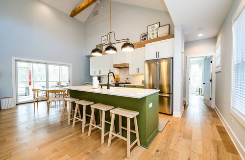 Union Pier House | Gorgeous Modern Cottage With Private Pool And Close To Beach!