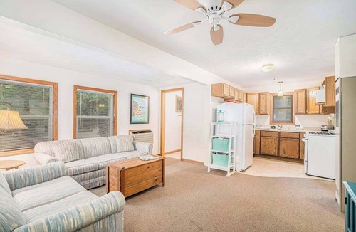 Saugatuck House | Goshorn Lake's Endless Summer | Cottage in Saugatuck w/pool access