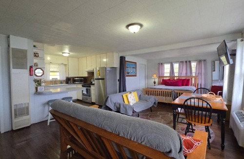 Grand Rapids House | Gr Campau Lake Cottage |Spa, Firepit & Lake Access