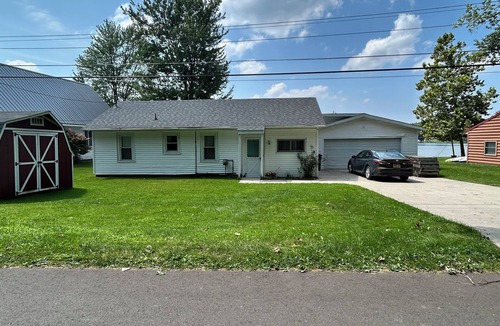 Lake Odessa Cottage | Grandma’s Lake House - A cozy 2-bedroom lake front cottage on Jordan Lake.