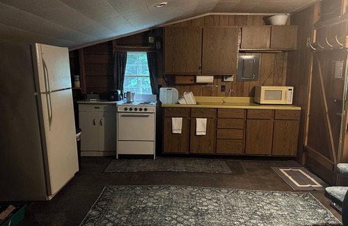 Eckerman Cabin | Grandpa’s a rustic 1-bedroom cabin in Eckerman near the Tahquamenon Falls.