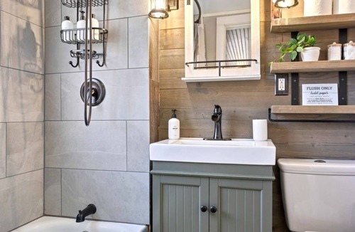 Buchanan House | Grange Hill Farmhouse - unwind in wine country, 15 minutes from Lake Michigan